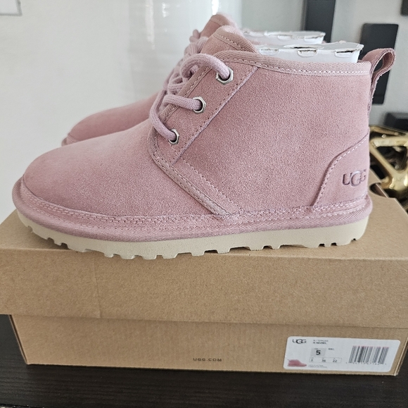 EUC. UGG Womans Nuemel Boot in Pink. Size 5 - Picture 4 of 6